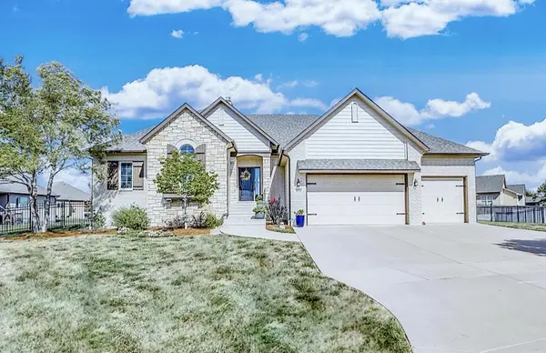 2220 N Loch Lomond Ct, Wichita, KS 67228