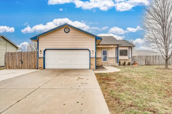 815 W Longview Ct, Valley Center, KS 67147