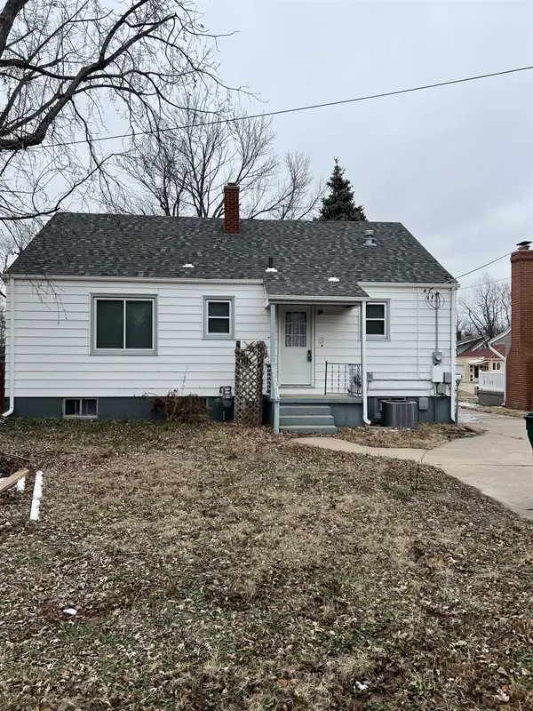 217 W 12th St, Larned, KS 67550
