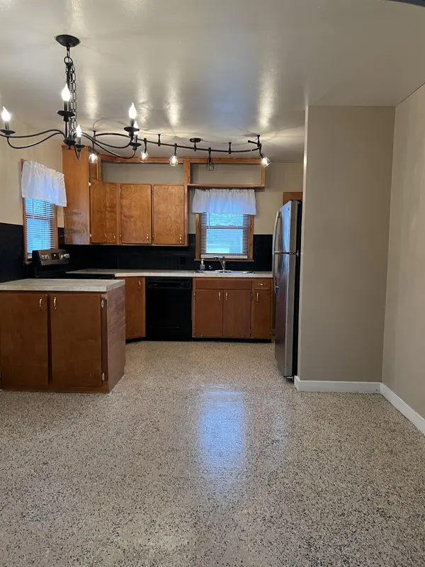 217 W 12th St, Larned, KS 67550