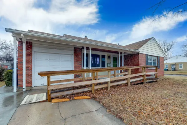 5922 E 2nd St N, Wichita, KS 67208