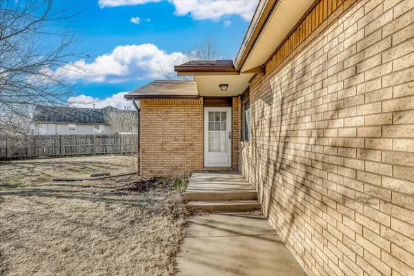 305 E Deer Creek Dr, Rose Hill, KS 67133