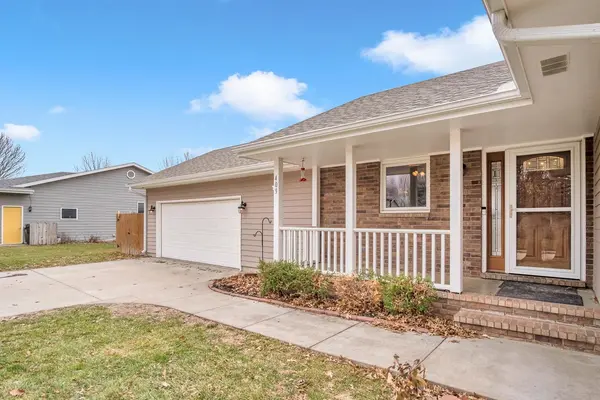 409 Rosewood Ct, Hesston, KS 67062