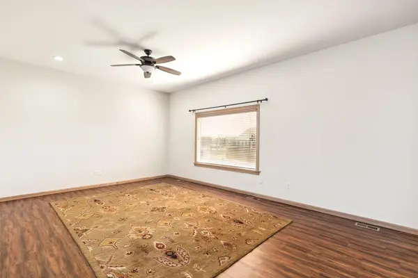587 S Fawnwood Ct, Wichita, KS 67235