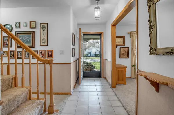 910 W 4th St, Halstead, KS 67056