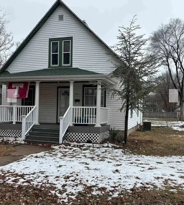 725 E 8th St, Newton, KS 67114-2823
