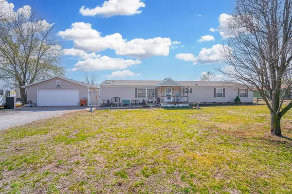 2109 E Winchester St, Wichita, KS 67216