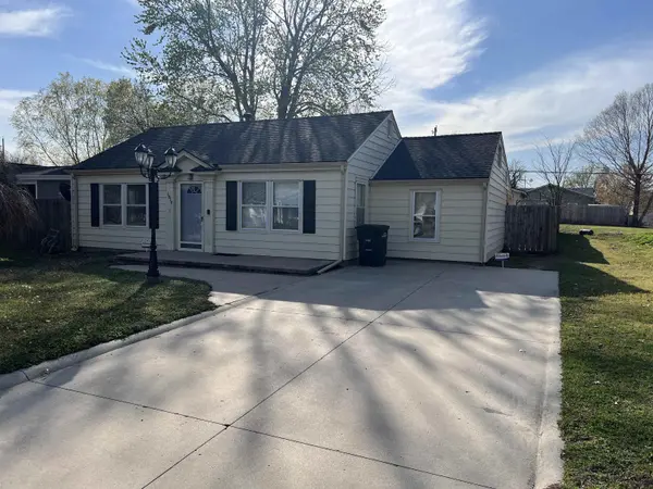1017 N 9, Arkansas City, KS 67005