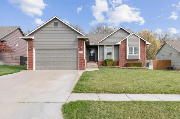 306 E Stone Creek St, Derby, KS 67037