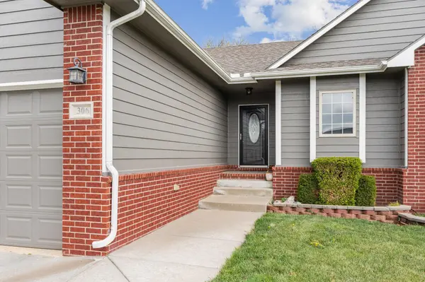 306 E Stone Creek St, Derby, KS 67037