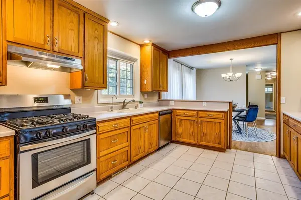 454 S Howe St, Wichita, KS 67209