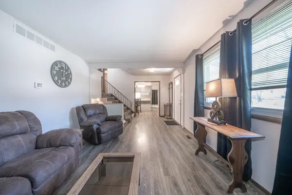 208 E Derby Hills Dr, Derby, KS 67037