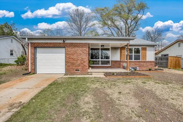 8020 E Gilbert St, Wichita, KS 67207