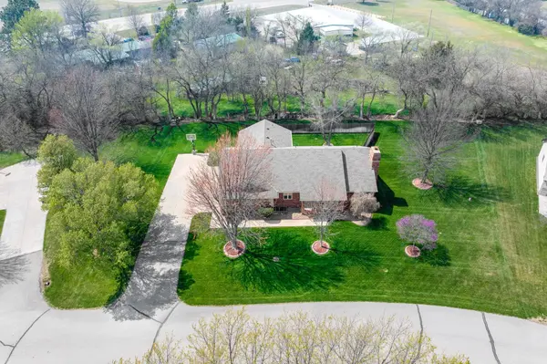 403 N Trail Dr, Mulvane, KS 67110