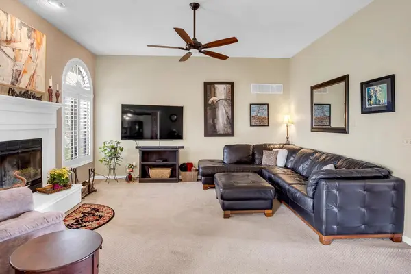 513 Stone Creek Ct, Newton, KS 67114