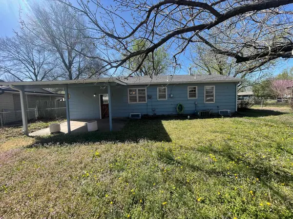 512 W 4th, Valley Center, KS 67147