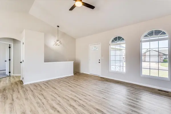 5855 N Kerman Ct, Park City, KS 67219