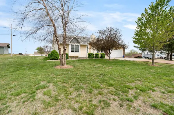 2 Lois Ln, Marion, KS 66861