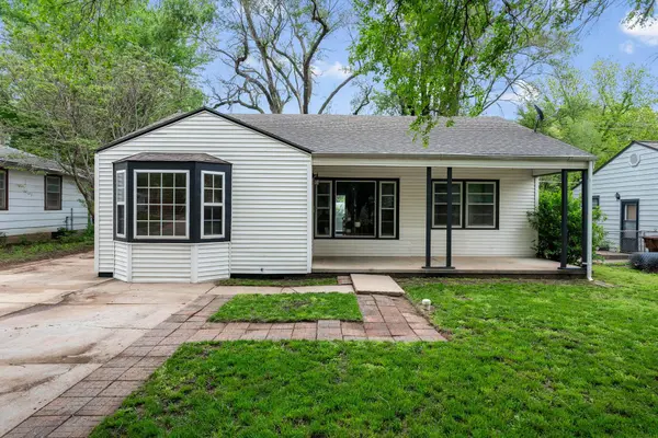706 Eastview Dr, Mulvane, KS 67110