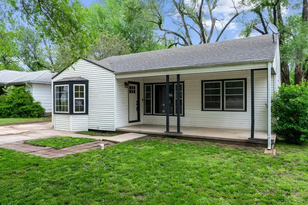 706 Eastview Dr, Mulvane, KS 67110