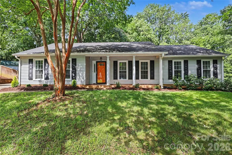 2701 Creekbed LN, Charlotte, NC 28210