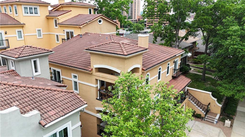 5038 Walnut ST, Kansas City, MO 64112