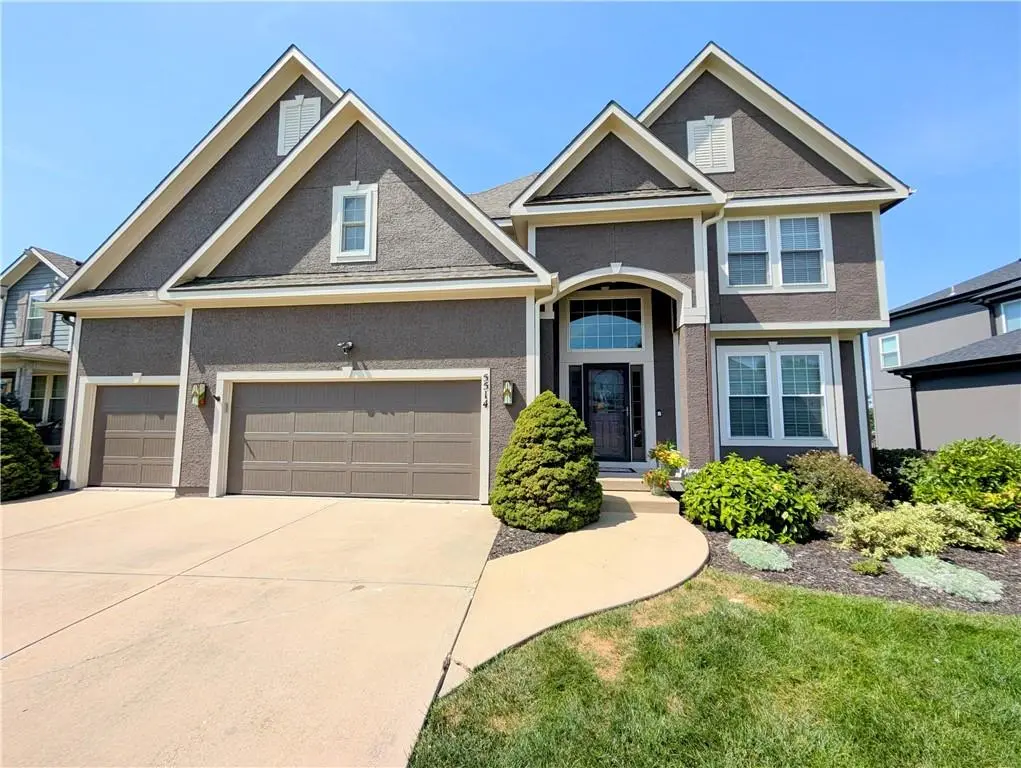 5514 Hilltop DR, Shawnee, KS 66226