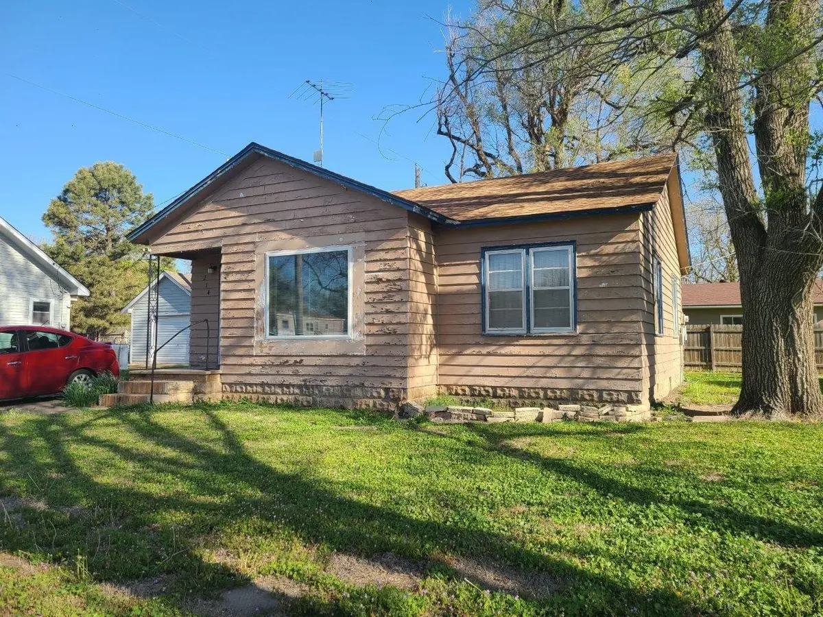 214 E Vine St, Argonia, KS 67004