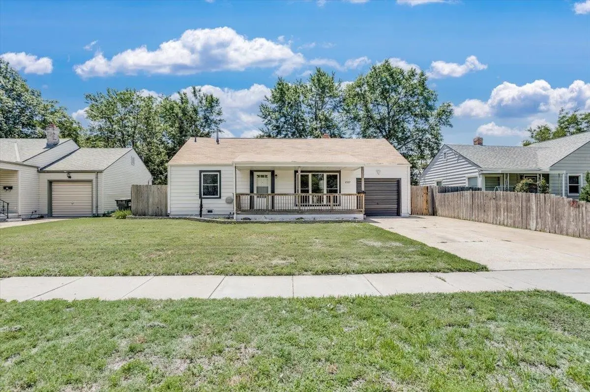 2527 E Sennett St, Wichita, KS 67211