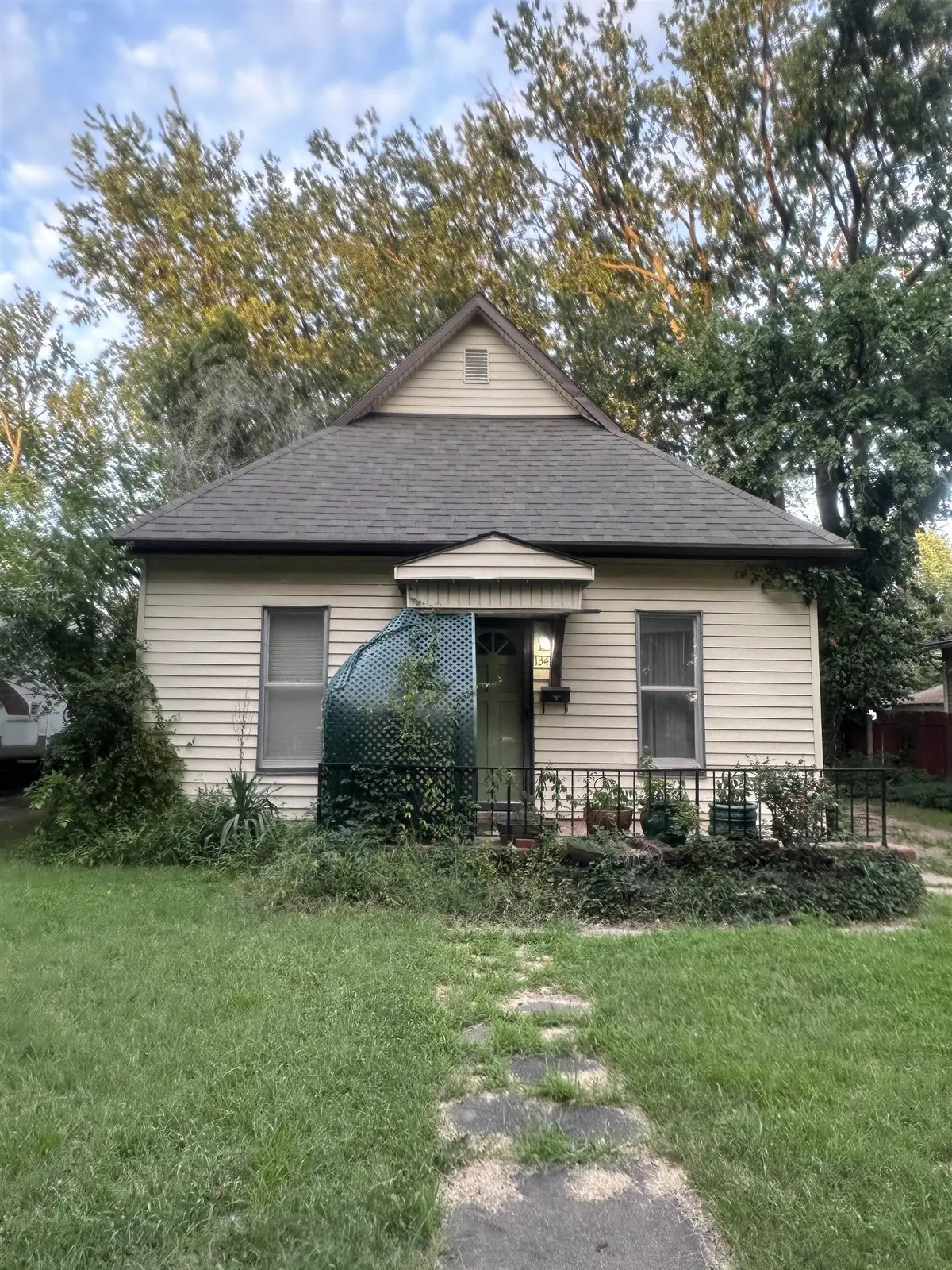134 S Athenian St, Wichita, KS 67213