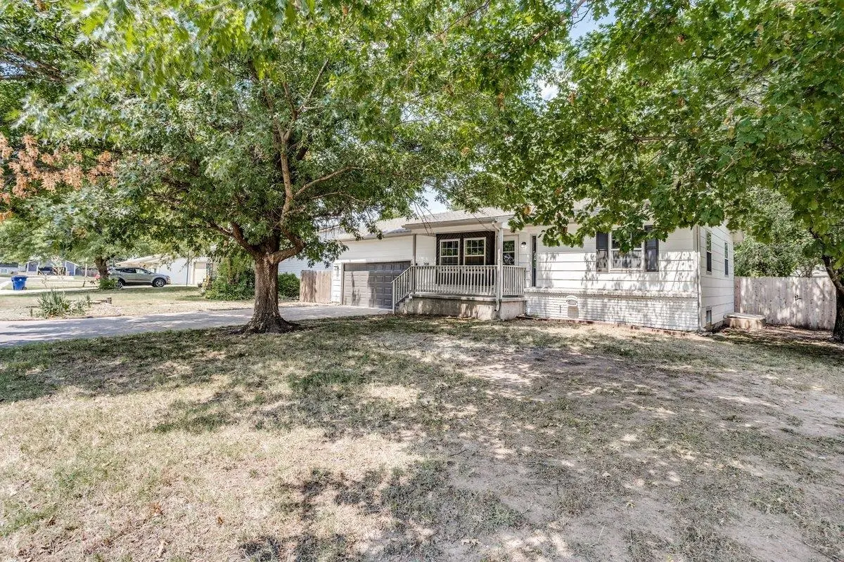 208 N Queen St, Maize, KS 67101