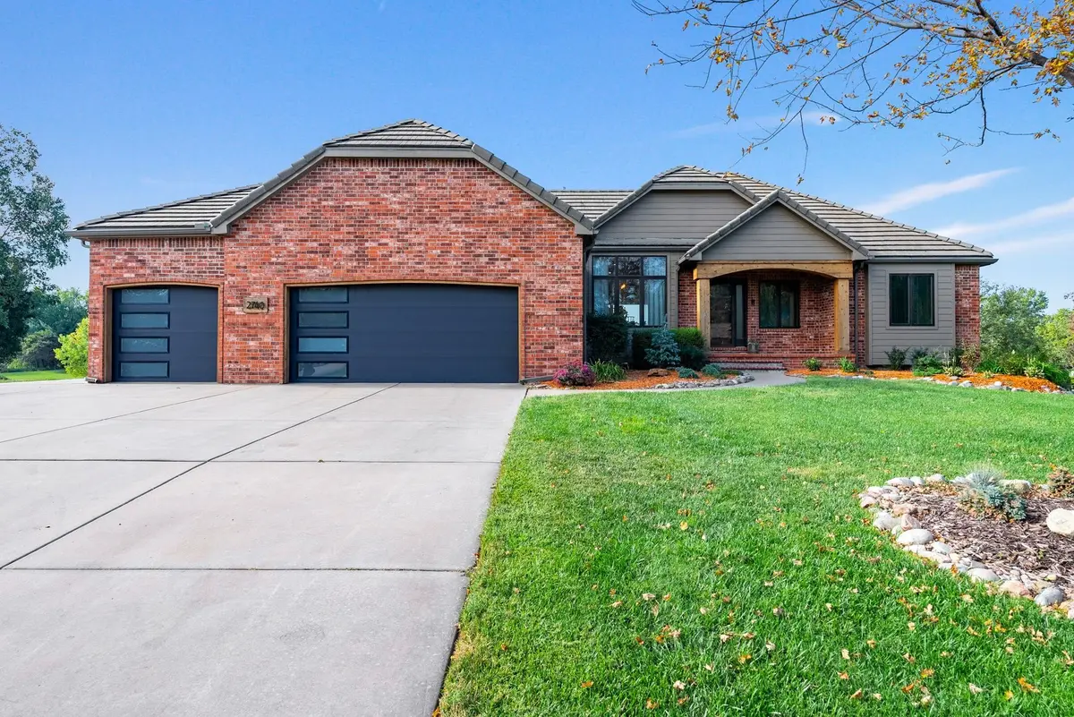 2740 N North Shore Ct, Wichita, KS 67205