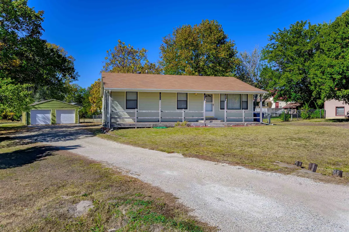 217 S Patrick Henry Rd, Andover, KS 67002