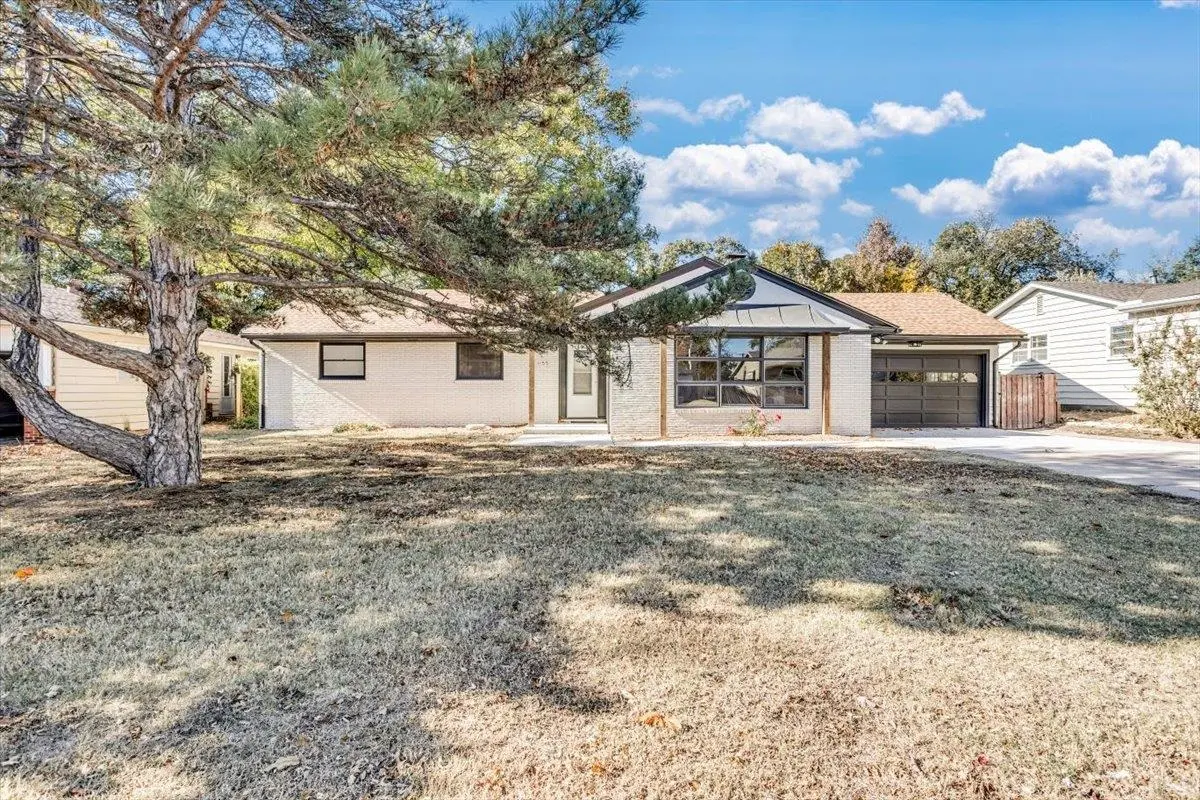 1155 N Old Manor Rd, Wichita, KS 67208