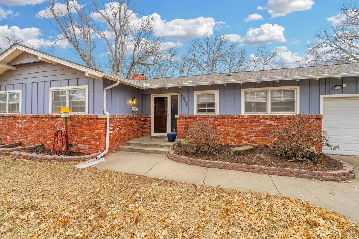 9801 W Kenny Ln, Wichita, KS 67212