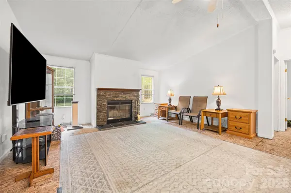 1475 Smith Woods LN, Hickory Grove, SC 29717