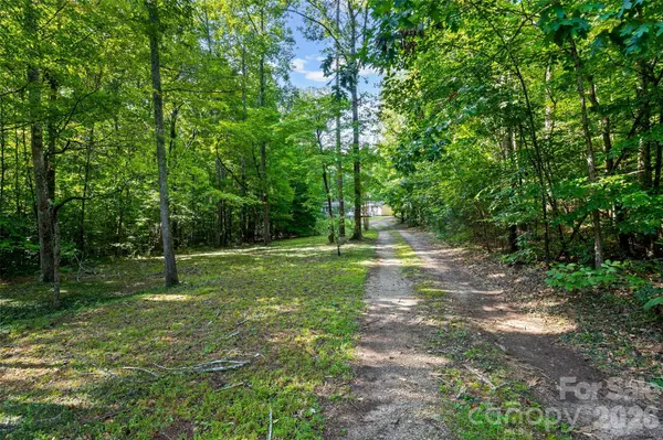 1475 Smith Woods LN, Hickory Grove, SC 29717