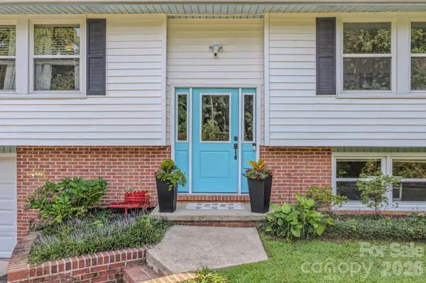 38 Ferenvilla DR, Hendersonville, NC 28791