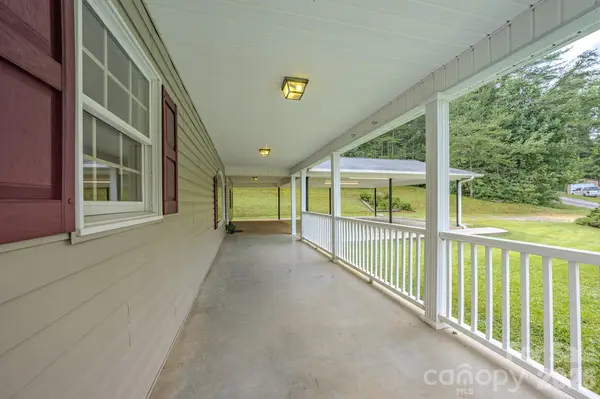 163 Meadowbrook LN, Marion, NC 28752