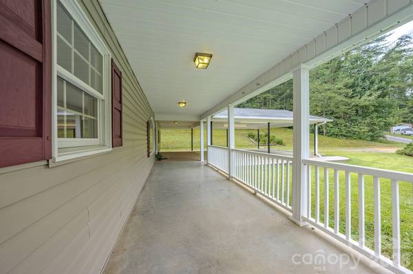 163 Meadowbrook LN, Marion, NC 28752