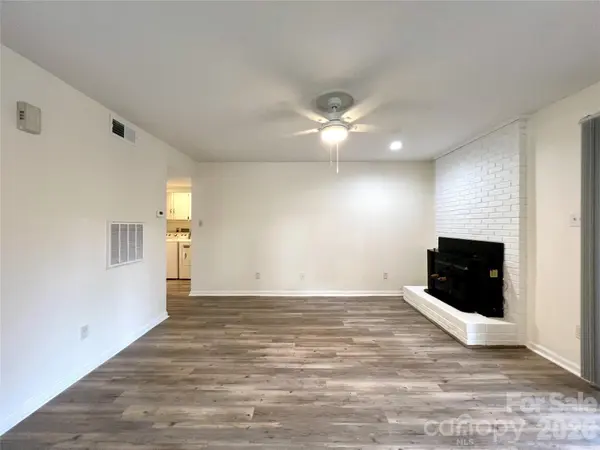 7220 Winery LN, Charlotte, NC 28227