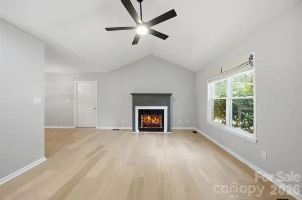 1297 Creekview DR, Gastonia, NC 28052