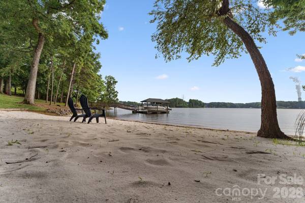 172 Mariner Pointe LN, Mooresville, NC 28117