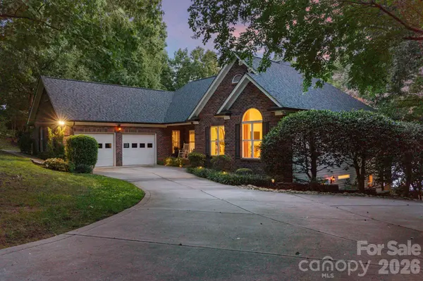 172 Mariner Pointe LN, Mooresville, NC 28117