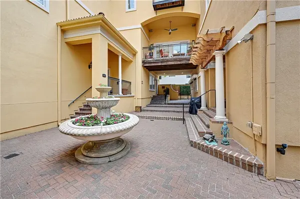 5038 Walnut ST, Kansas City, MO 64112