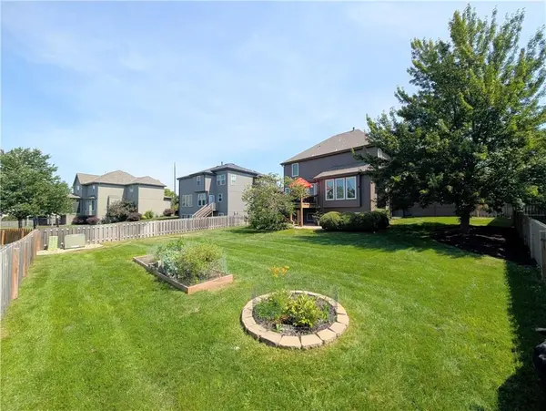 5514 Hilltop DR, Shawnee, KS 66226