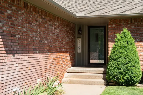 10202 W Westport Ct, Wichita, KS 67212
