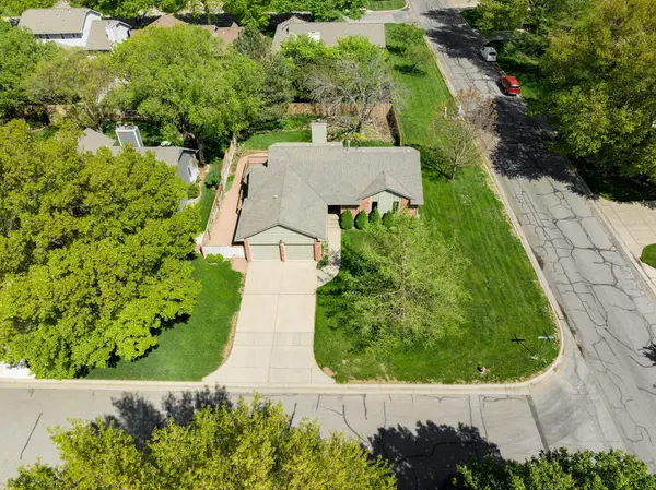 10202 W Westport Ct, Wichita, KS 67212