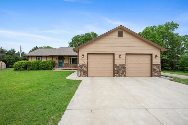 1439 N Crow Rd, Peck, KS 67120