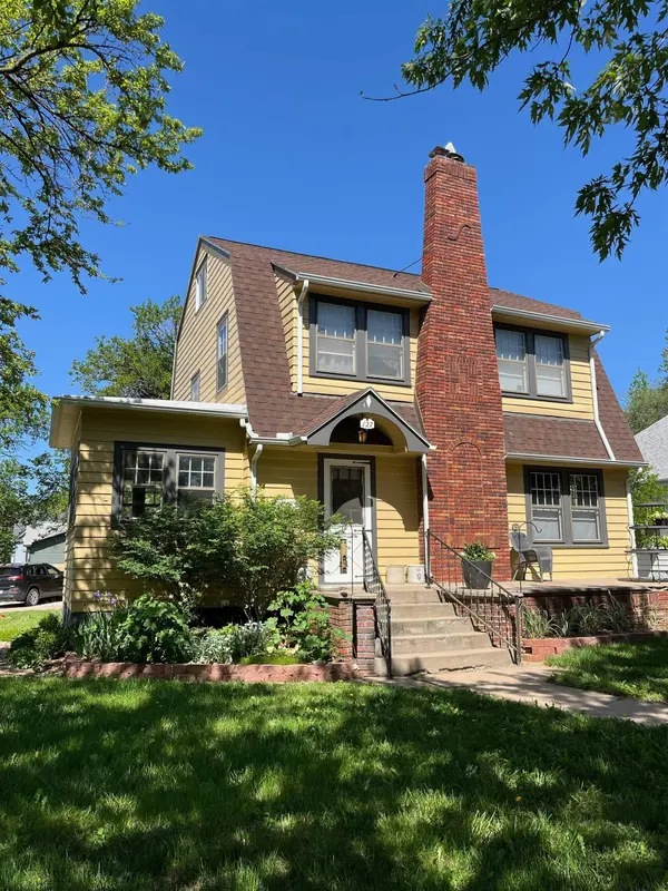 127 S Pine St, Newton, KS 67114